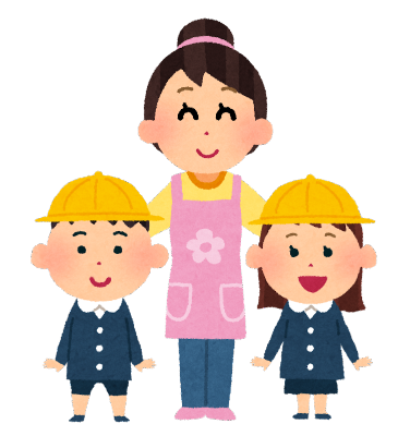 教師の両脇に園児 笑顔の3人