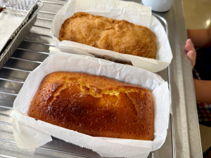 パウンドケーキが2本並んで置いてある