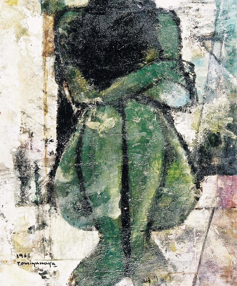 体を暗く深い緑色で、髪の毛を黒色の絵の具で描かれた裸の女性が体育座りをして両腕を重ね頭を抱えて泣いているように見える抽象的な人物像を特徴とし、白い背景に荒々しいタッチと質感が表現された絵画作品の写真