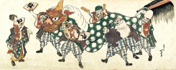 扇子を持ったり、拍子木を叩いている七福神が、緑色のまだら模様の布でにつながれた大きな獅子頭を担いで獅子舞を楽しげに踊っている様子を描いた浮世絵
