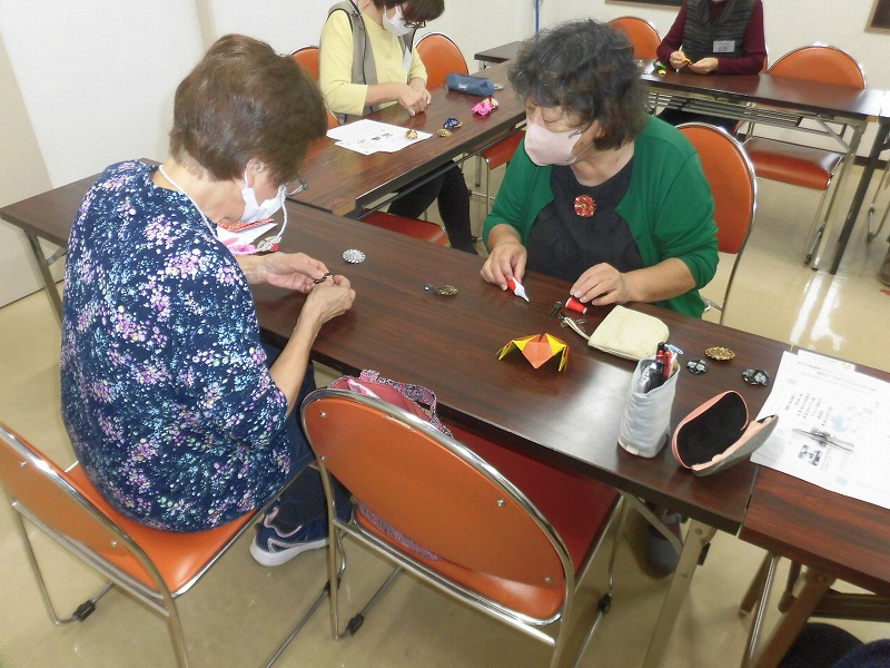 R7初めての大人のおりがみ「お花のブローチ」2