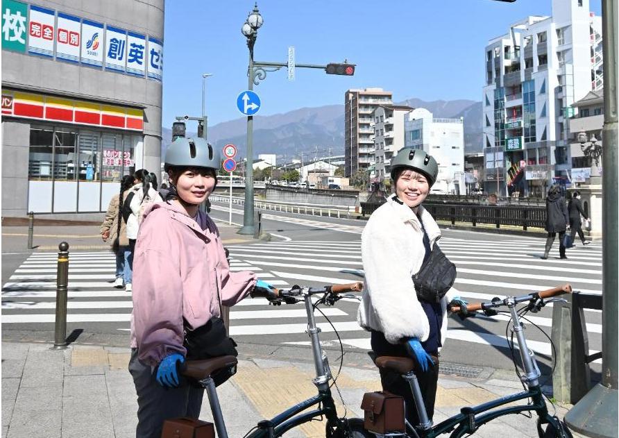 「はだくる」秦野駅前交差点