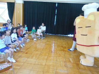 秦野市の食育指導を受けている子ども達