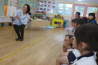 おはなしころりん 絵本の読み聞かせ