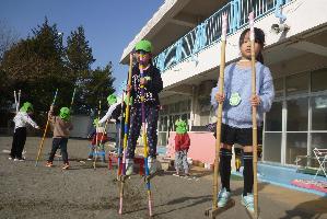 竹馬に挑戦