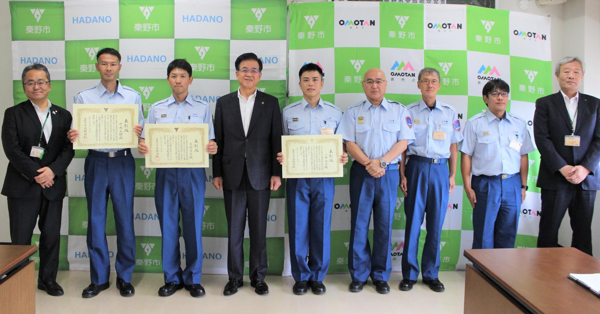 市長と選手の集合写真