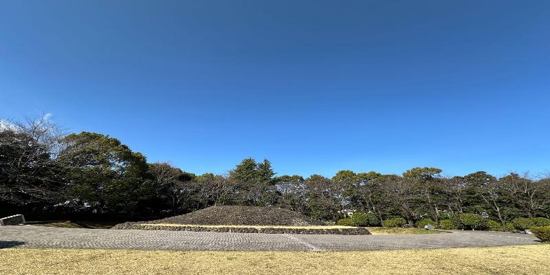 古墳公園 復原古墳遠景