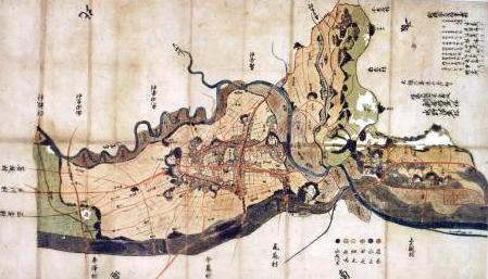 赤い線で区画や道が書かれ、緑や茶色で色が塗られた、曽屋村の絵図の写真