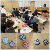 こぎん刺し講座の様子とブローチ作品