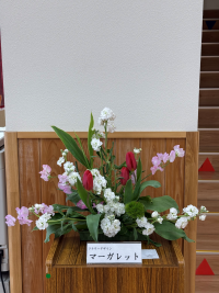 活動団体マーガレットによるフラワーアレンジメント