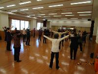 レクダンス講座の準備運動のようす