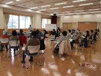 皆さんで歌をうたっている