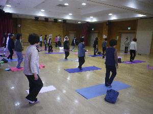 リフレッシュ体操のマット運動