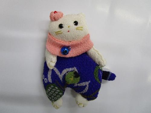 和布で作ったねこのブローチ