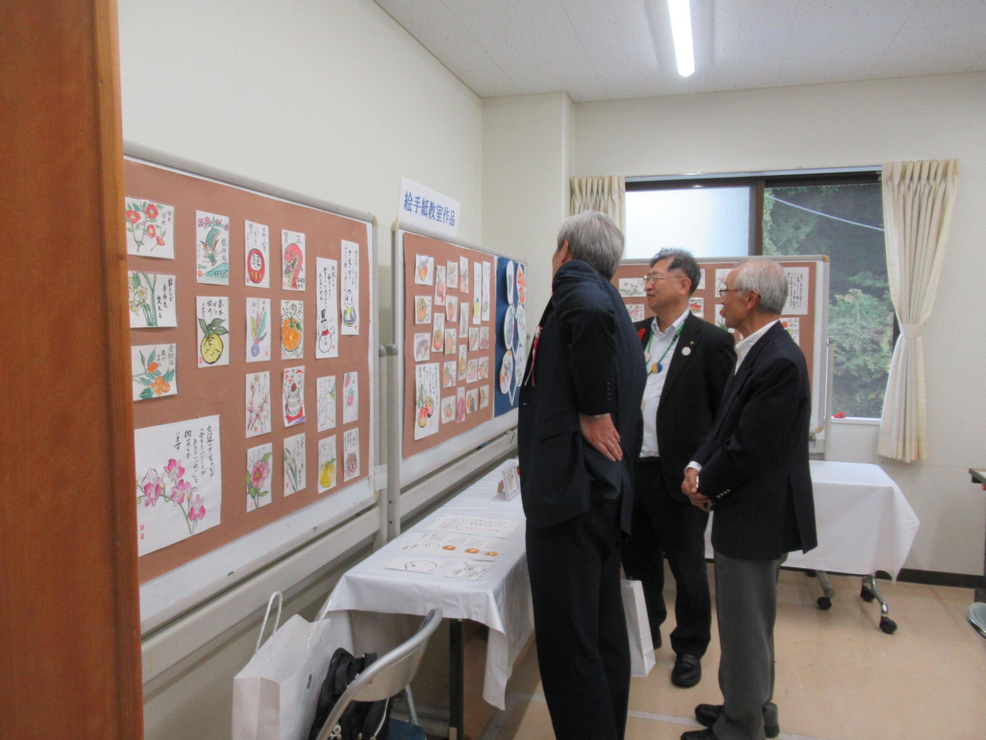 公民館まつり 絵手紙展示