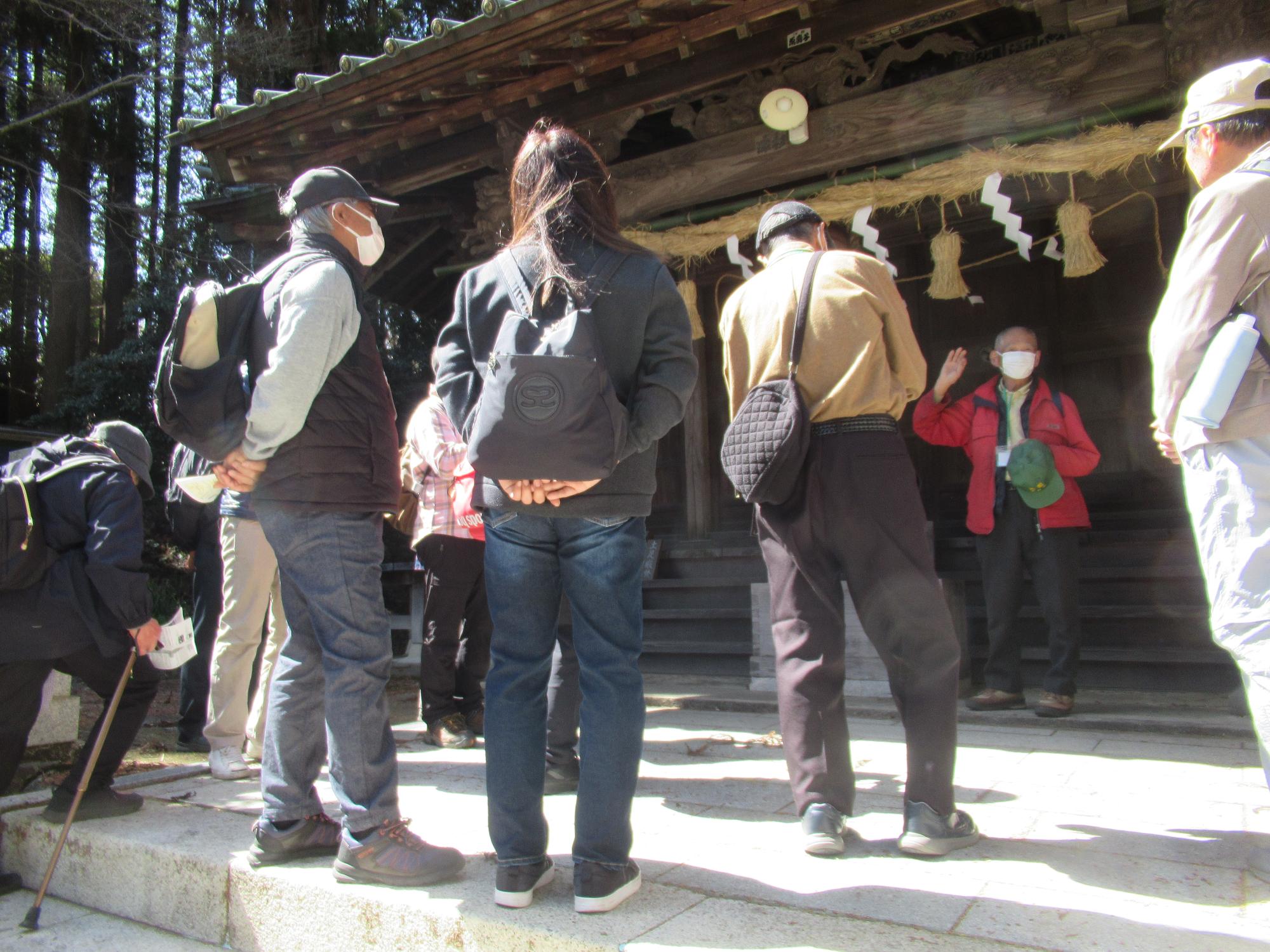 堀と上をあるく