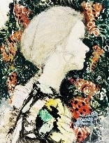 右向きの横顔の女性の肖像が、金色の髪と淡い色彩で描かれ、その背景と衣服には赤やオレンジ、緑、黄色などの濃密な色で花柄が抽象的に描き込まれた油彩画作品の写真