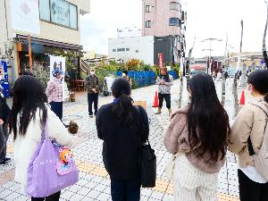 彫刻メンテナンスの講義を聞く参加者