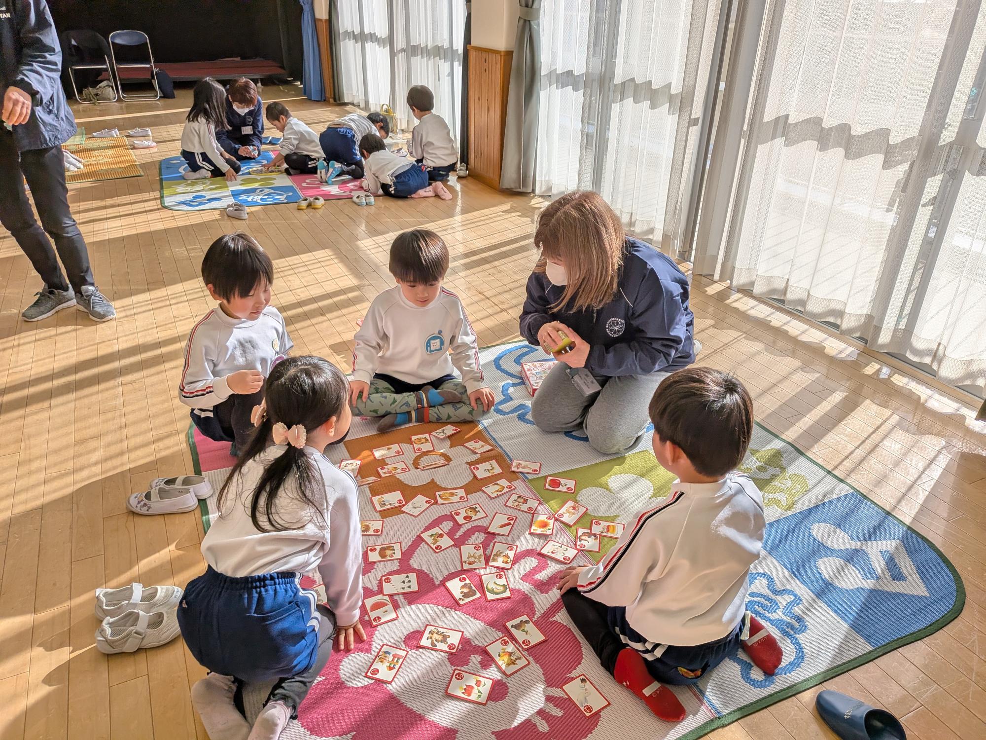 民生委員がすえひろこども園を訪問した様子