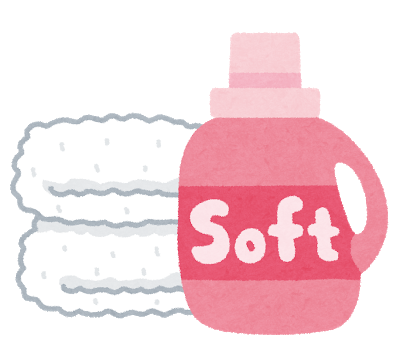 真っ白でふんわりとしたタオルが二枚重ねて置かれており、その横には「Soft」と大きな文字が書かれた、優しいピンク色で持ち手が付いている柔軟剤のボトルが描かれているイラスト