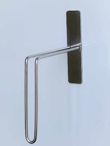 ステンレス製の非接触型の取っ手の写真