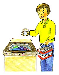 黄色のシャツを着た男性が、手にした白い容器に入った粉末状の洗剤を洗濯機に入れようとしている、家庭での洗濯の様子を描いたイラスト