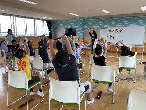 リコーダー講習会を受ける様子