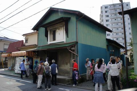 本町地区の街並みを歩く