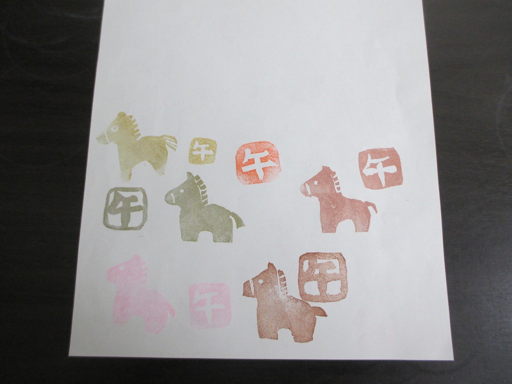 写真：消しゴムはんこ年賀状2