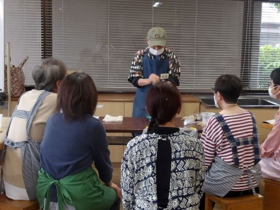 大人の日曜陶芸作陶風景