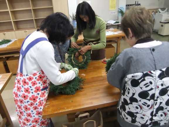 クリスマスリース講座作成風景写真2