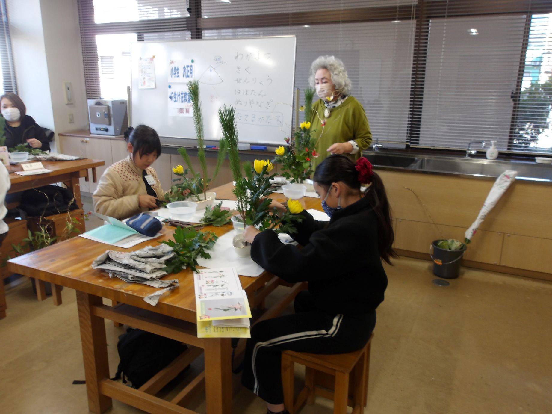 子ども生け花教室講座風景