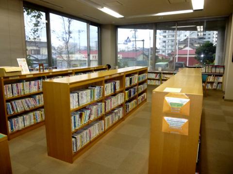 写真：図書室風景