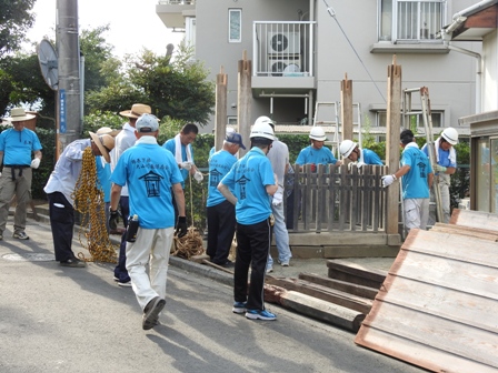 灯籠建ての様子2