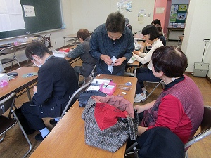 R6和布（かすり）で作る「ねこのメガネケース」
