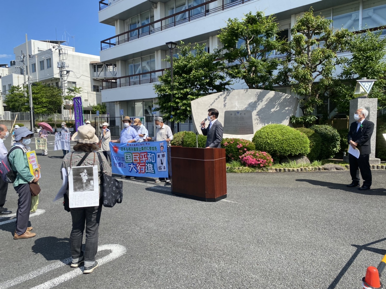 平和行進の様子