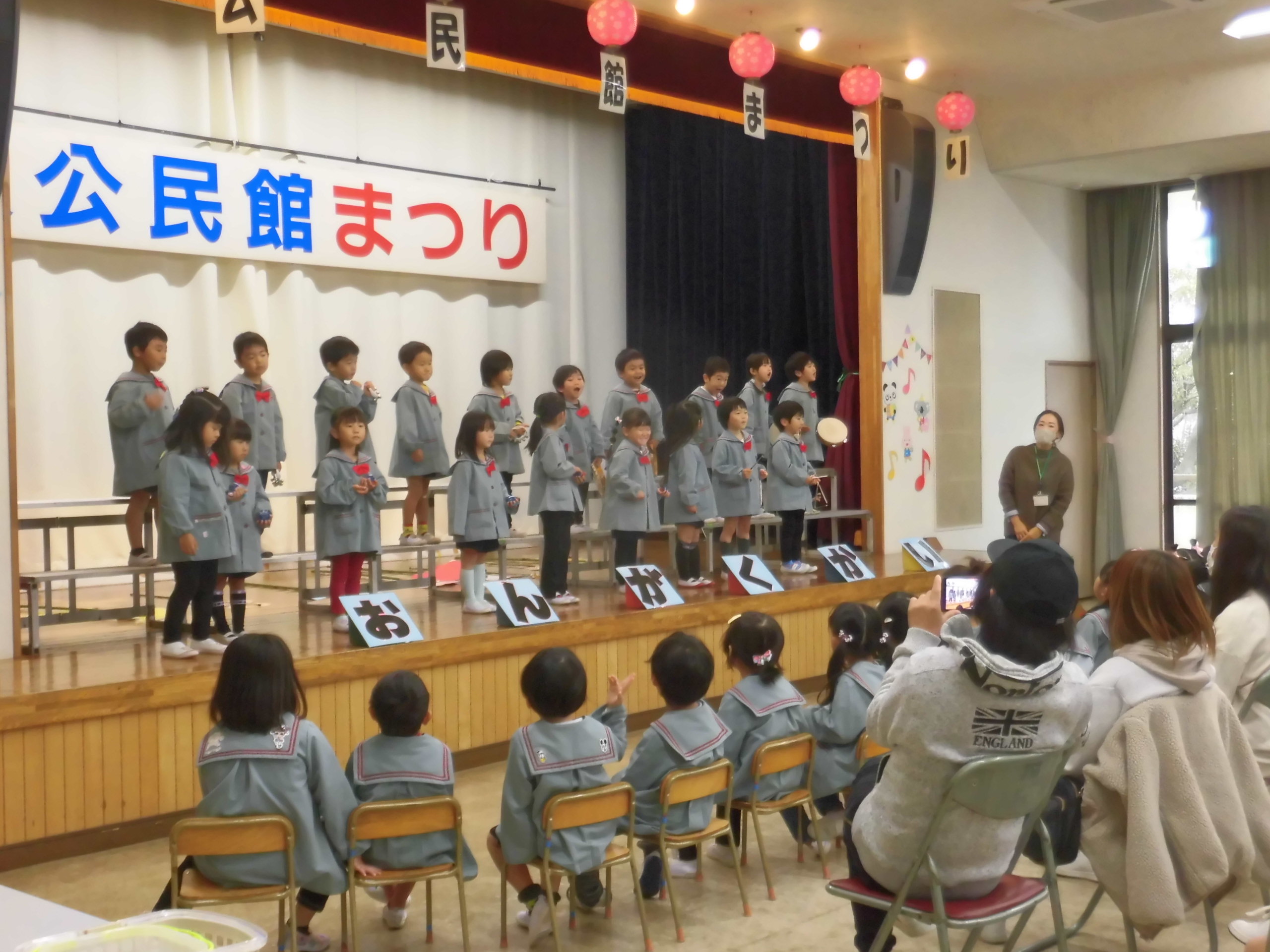 写真：東幼稚園の演奏