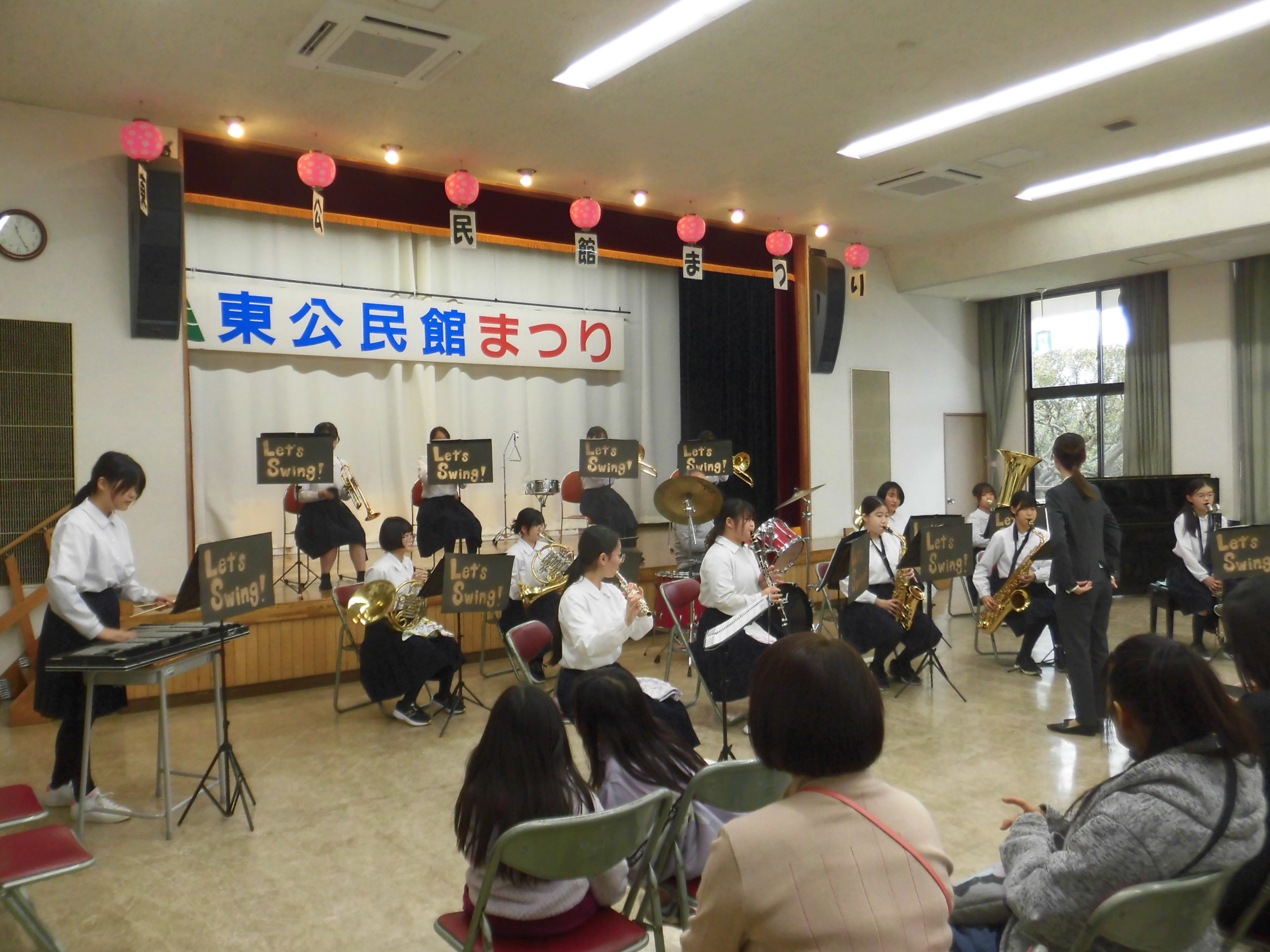 写真：東中学校吹奏楽部の演奏