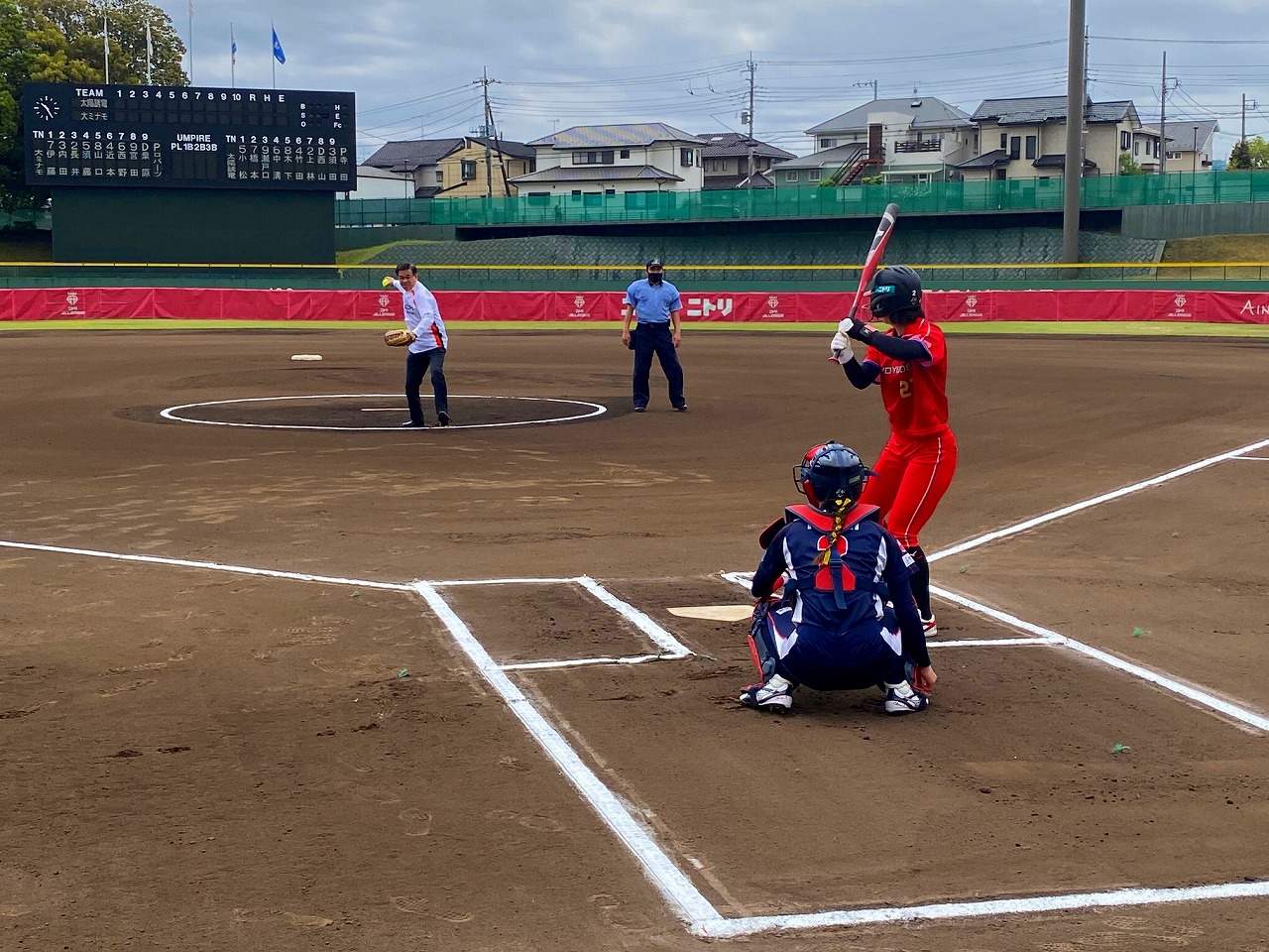 女子ソフトボールJDリーグ始球式