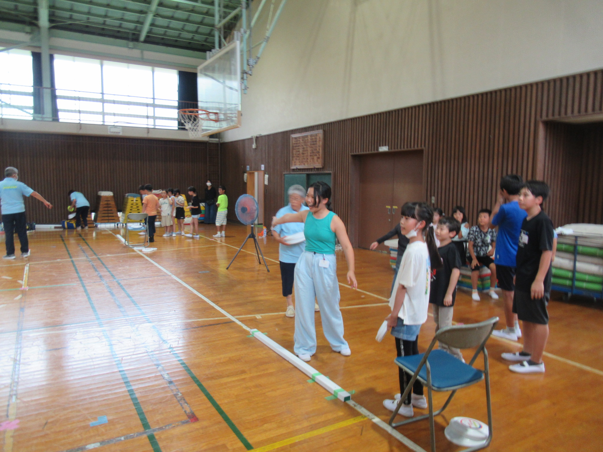 写真：かみ放課後子ども教室（フライイングディスク）