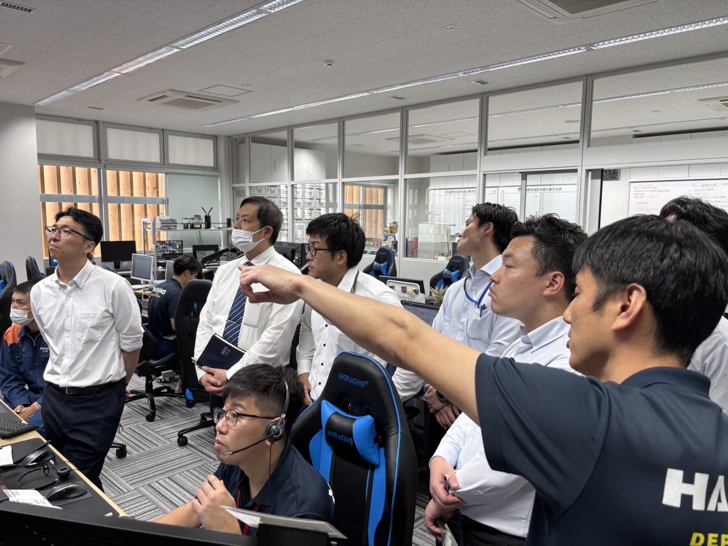 説明している様子