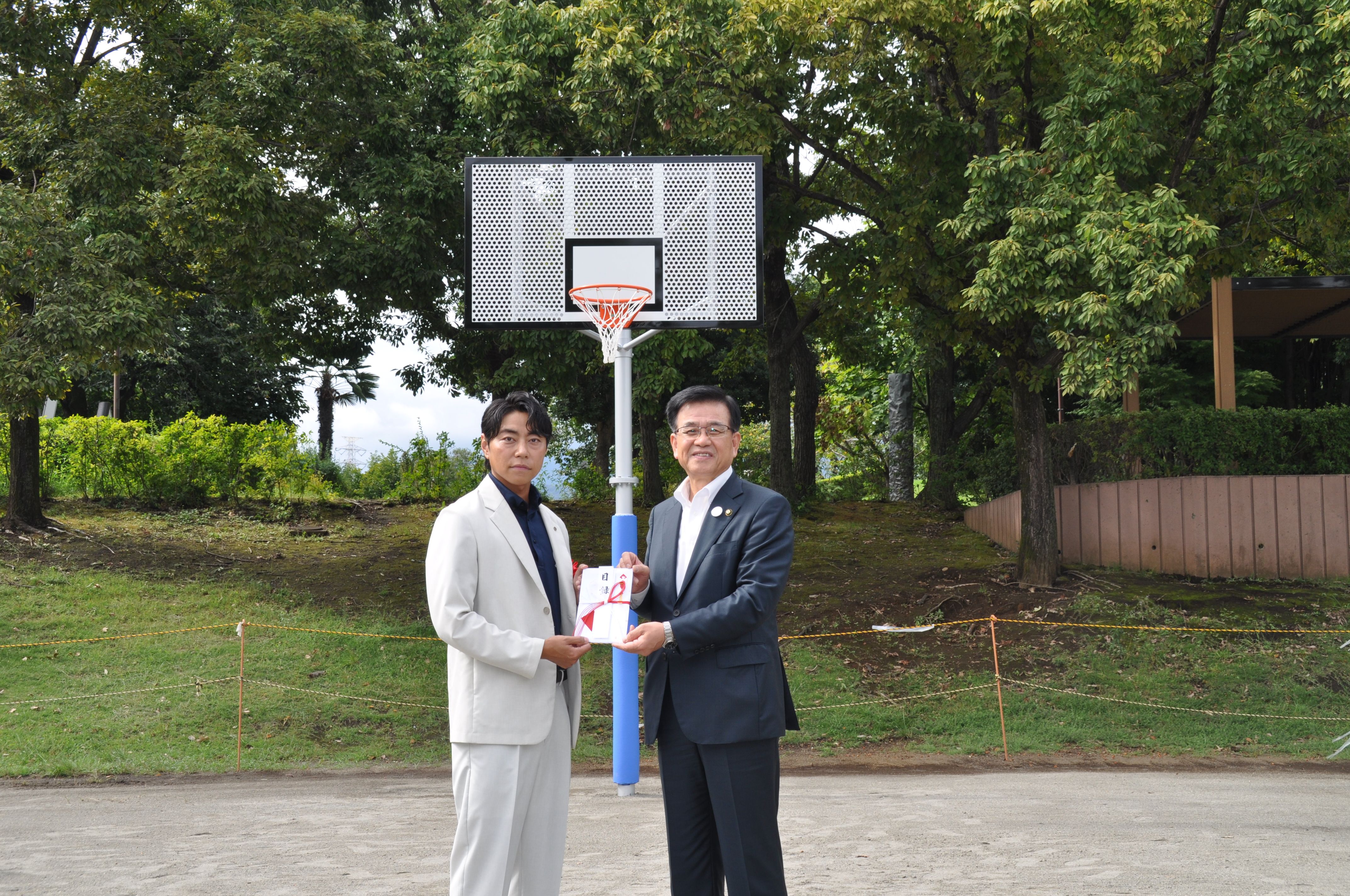 島半からバスケットゴールの寄贈