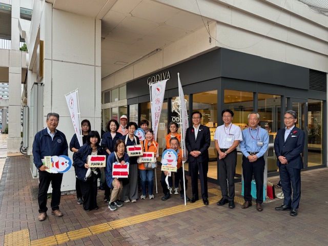 赤い羽根共同募金運動集合写真